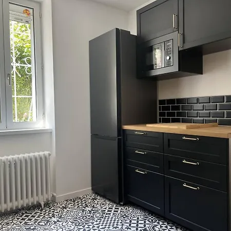 650 - Belle Maison En Pierre Avec Jardin En Plein Centre D'erquy *
